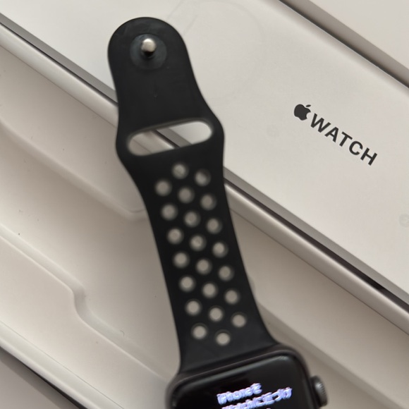 Apple Watch Series 3 42MM Aluminum case free cover - Picture 8 of 17